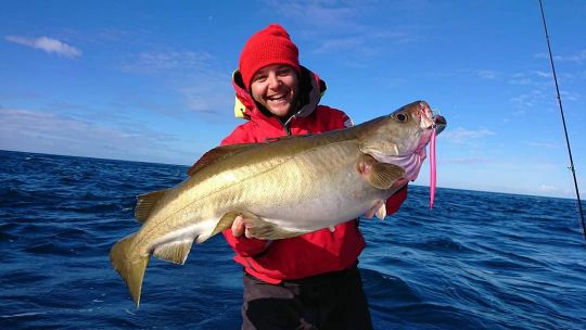 Un gros lieu de la mer d'iroise pris par 60m au jig hareng 300g