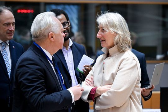 Ministre et hauts fonctionnaires ont les cartes en main