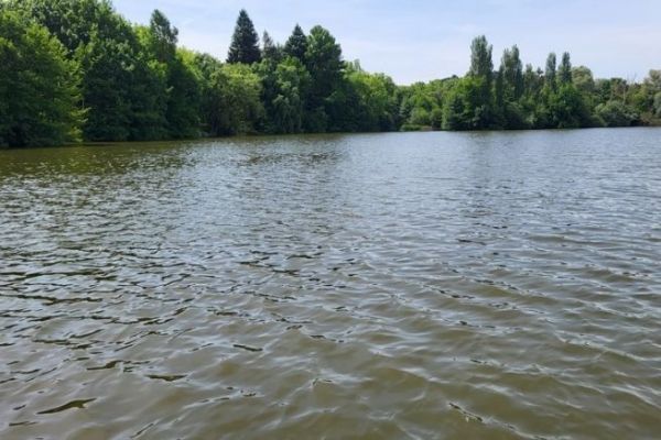 Die Erdre, ein Nebenfluss der Loire
