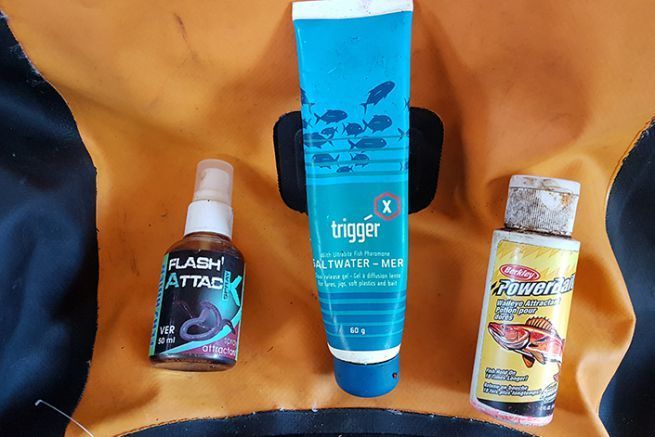 Verschiedene Arten von Lockstoffen, von links nach rechts: Spray, Paste und Gel