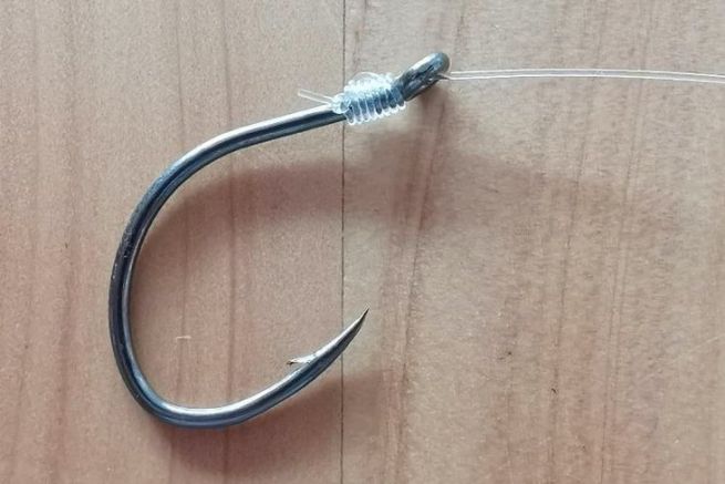 Einen Haken mit dem Hakenknoten knpfen