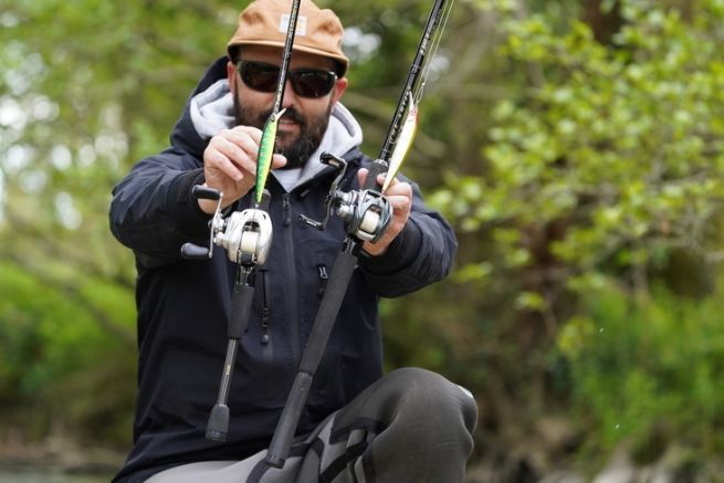 Welche Ausrüstung sollte man verwenden, um effektiv mit Jerkbait Minnows auf Hecht zu angeln?