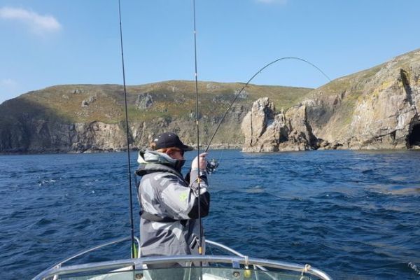 Gehen Sie an Bord und fischen Sie am Cap de la Hague am westlichen Ende von Cotentin