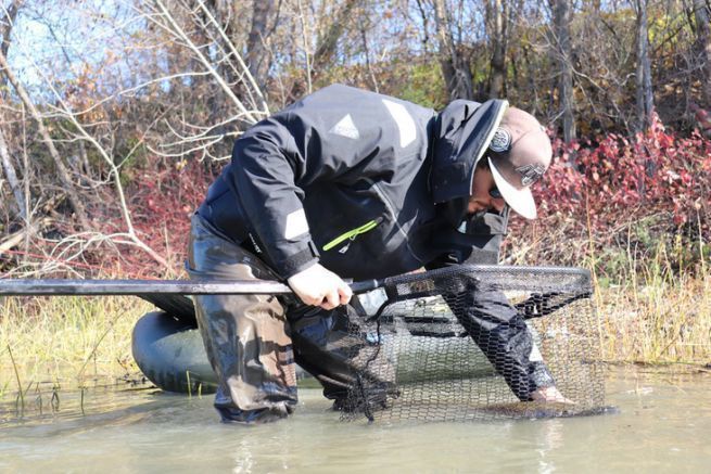 Schützen Sie Ihren Unterkörper, damit Sie im Winter weiterhin mit den Füßen im Wasser fischen können Wer im Winter mit einem Float Tube angelt, muss gut geschützt sein.