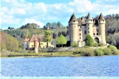 See von Bort-les-Orgues und das Schloss von Val