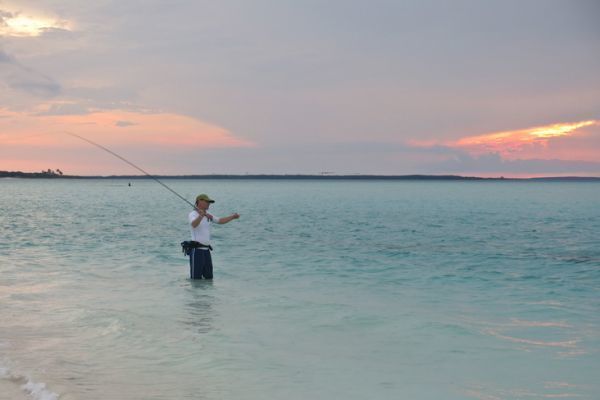 Wie man eine Reise zum Fliegenfischen in exotischen Meeren richtig vorbereitet