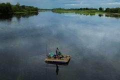 Angeln auf der Loire mit dem Floß im Sommer, Haltung und Aktivität der Fische