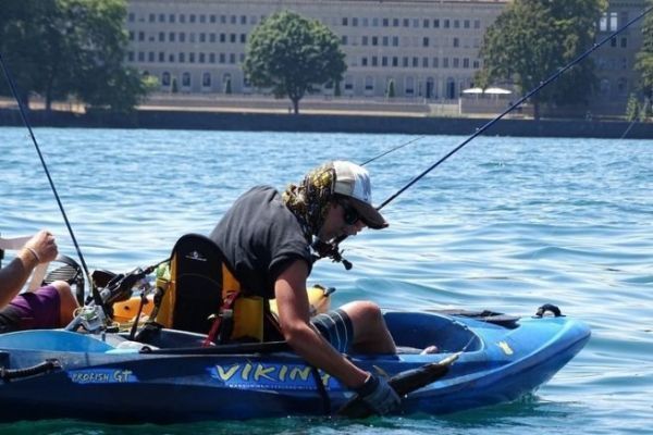 Die Ausrüstung für das Angeln auf Hecht im Zug vom Boot aus Zugfischen auf Hecht