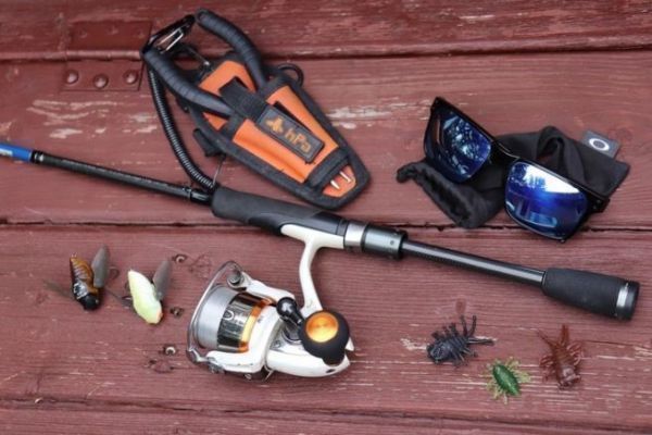 Leichte Ausrstung fr das Angeln mit Schwimmkfern im Sommer