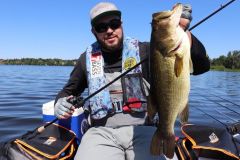 Kanada: Float Tube Angeln auf Blackbass im Süden von Québec Der Blackbass ist im Süden von Québec fest etabliert.