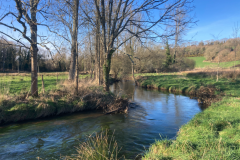 Eröffnung des Angelns im Fluss, die Forellensaison ist eröffnet Die Eröffnung und die Rückkehr zum Wasser ist ein heiliger Moment!
