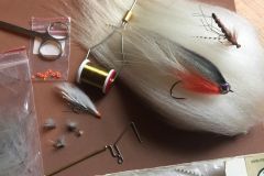 Der Herbst kommt mit kleinen Schritten und es ist eine Zeit, in der verschiedene Techniken praktiziert werden knnen. Hier sind einige Fliegen