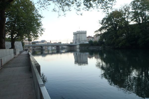 Angeln an der Maas in Verdun: Street Fishing an historischem Ort