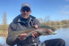 Der Stausee La Sablonnière im Departement Ile et Vilaine ist sehr schön zum Angeln