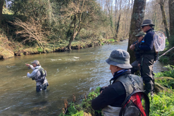 Masterclass Technik des Nymphenfischens mit der Angelschnur in der Bretagne von 2 Guides