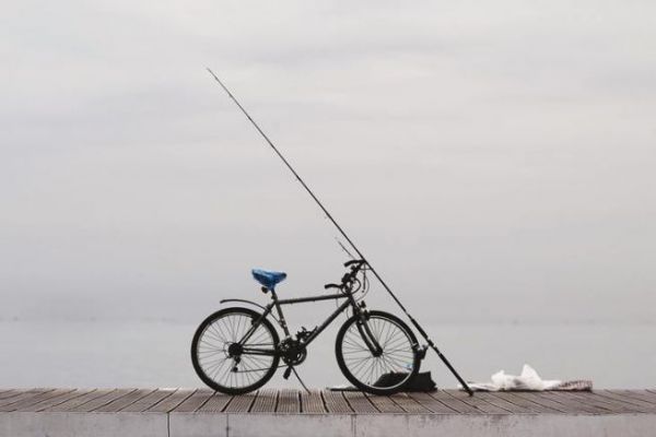 Angeln von einem Pier aus